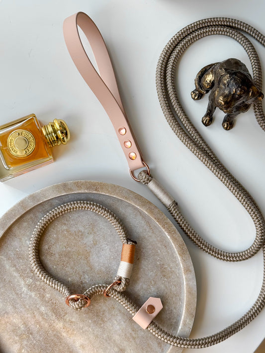 Slip lead: Blush